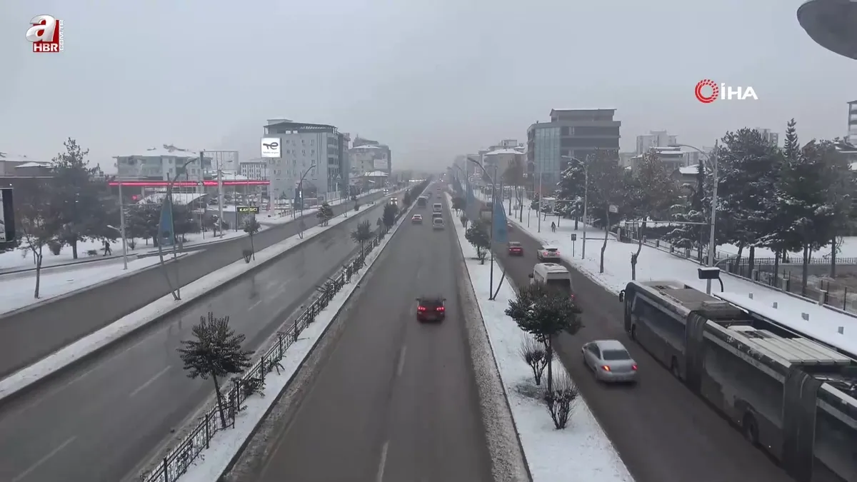 Malatya'da kar yağışı etkili oluyor