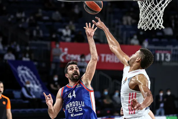 anadolu-efes-yeniden-final-fourda-temsilcimizden-buyuk-basari-1620153971076.jpg Anadolu Efes yeniden Final Four'da! Temsilcimizden büyük başarı - 2