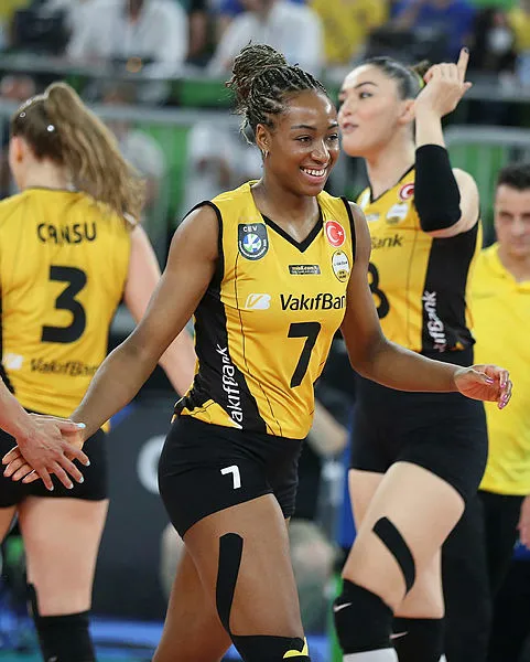 VakıfBank Kadın Voleybol Takımı, 5. kez Avrupa şampiyonu oldu! Başkan Erdoğan'dan tebrik - 4