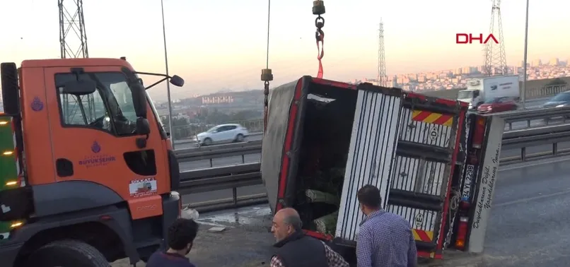İstanbul D-100 Karayolu'nu kilitleyen kaza