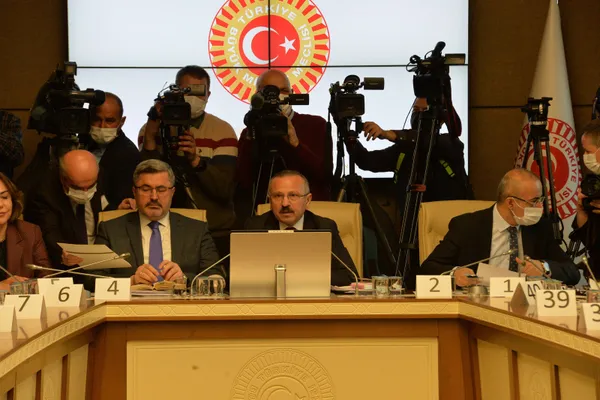 Seçim kanun teklifi TBMM Anayasa Komisyonunda kabul edildi! Seçim barajı düşüyor