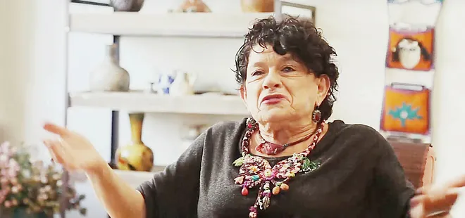 Cumhuriyet gazetesi yazarı Işıl Özgentürk’e başörtüsüne hakaretten hapis cezası