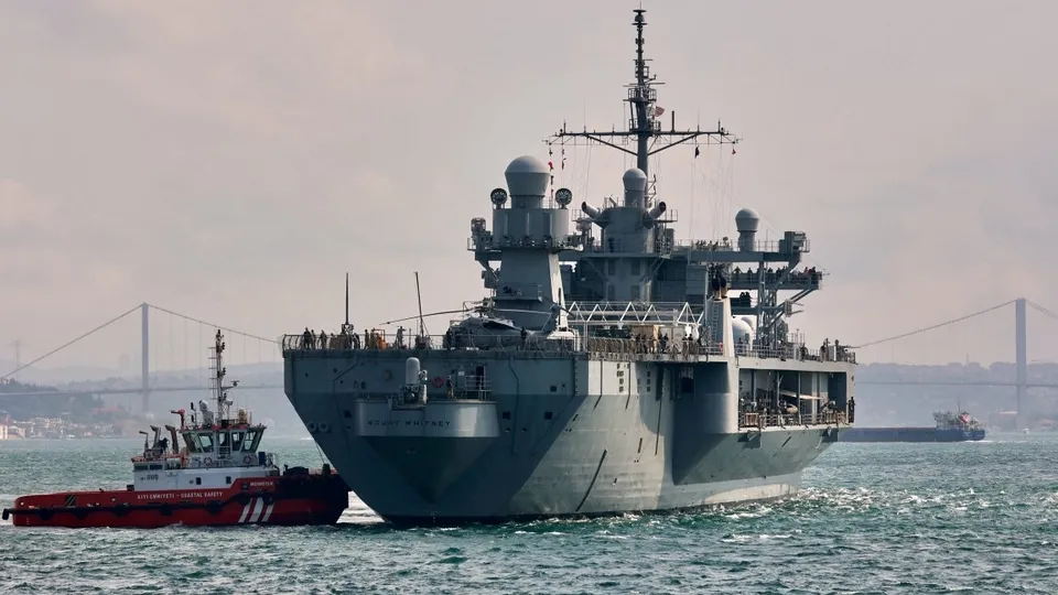 ABD savaş gemisi USS Mount Whitney İstanbul Sarayburnu'nda