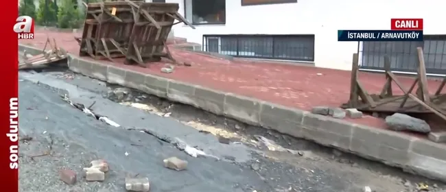 Sağanak sonrası İstanbul! Yollarda biriken çamur, taş parçaları ve çöpler temizleniyor