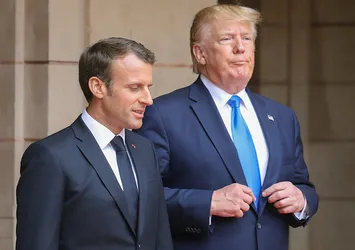 Macron ve Trump'ın "dostluk simgesi" kurudu