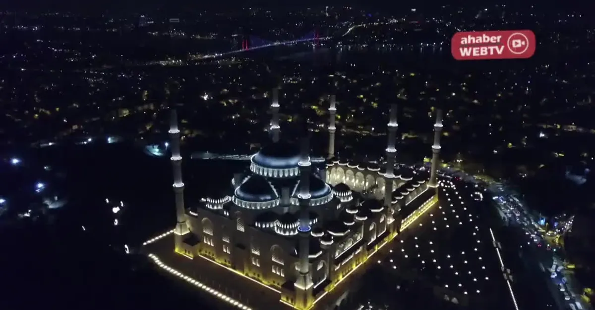 Büyük Çamlıca Camii'nde tarihi kalabalık! | Video
