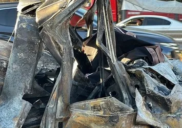 TEM Otoyolu'nda korkunç kaza! Otomobil yüklü çekici TIR'a çarptı: 1 ölü 2 yaralı