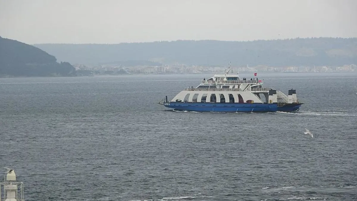 Çanakkale'de fırtına deniz ulaşımını vurdu