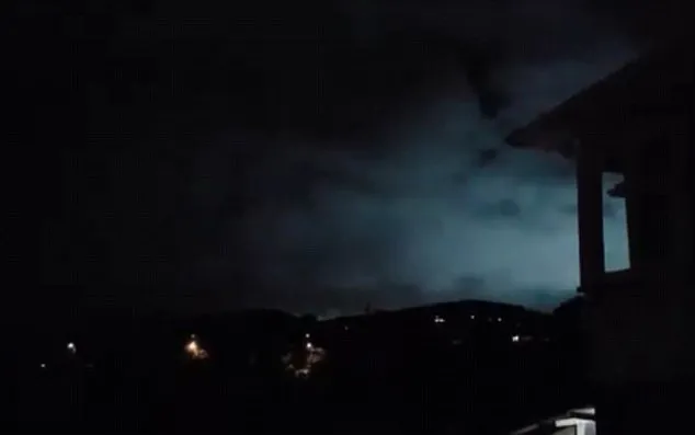 Depremlerle sarsılan Yeni Zelanda'da gökyüzünde oluşan dev ışık - 1