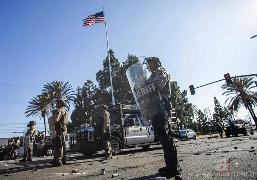 Görüntüler ABD'den: Göçmenlik baskınları protestoları alevlendirdi! Los Angeles'a 2000 ulusal muhafız gönderildi 18