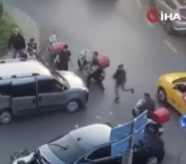 1685107644696.jpg İstanbul’da sopalı yumruklu yol verme kavgası! Ortalık bir anda karıştı - 2