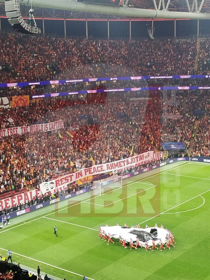 Galatasaray taraftarı Ahmet Çalık ve Jota’yı unutmadı