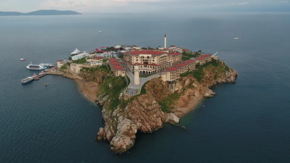 "Demokrasi ve Özgürlükler Adası" dünyaya açılacak! Uluslararası toplantılara da ev sahipliği yapacak