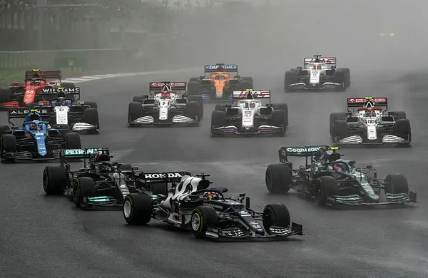 1633888624393.jpg Tuzla Belediye Başkanı Dr. Şadi Yazıcı Formula 1 Mercedes takımı ile olan belediye süpürme araçları diyalogunun detaylarını paylaştı - 5
