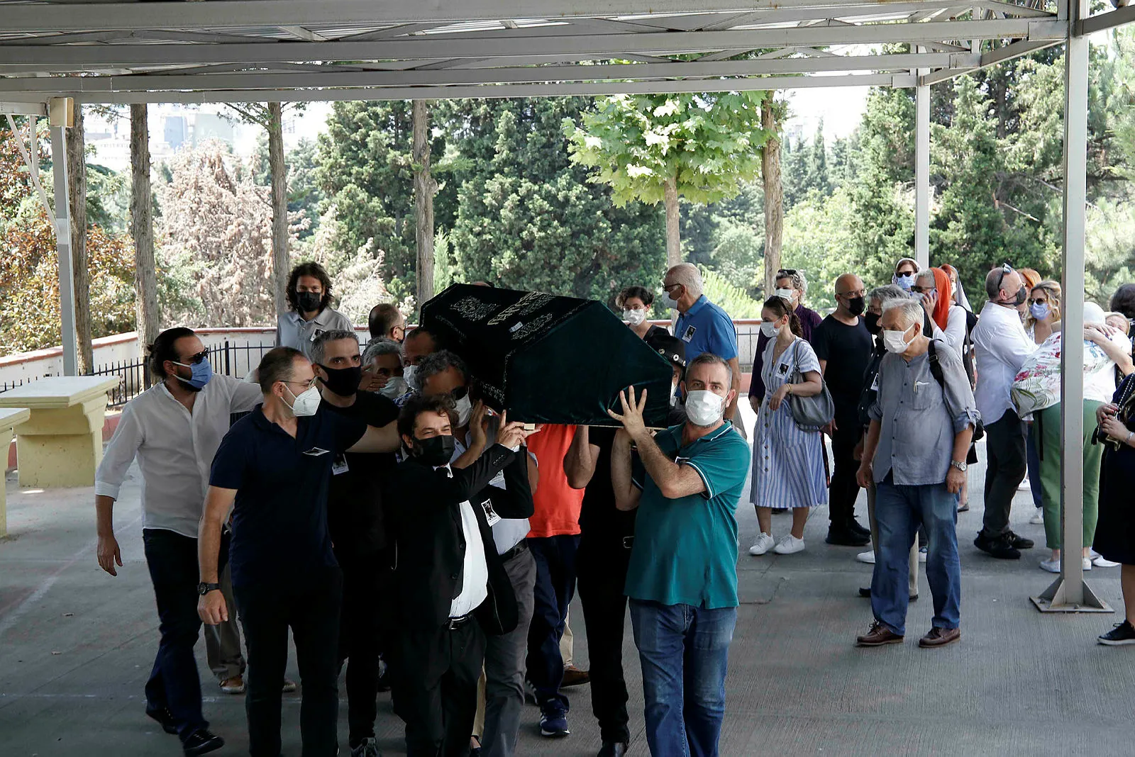 Yönetmen Mehmet Dinler son yolculuğuna uğurlandı