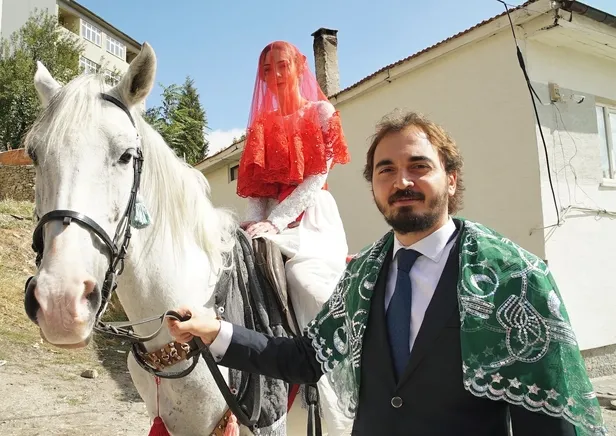 Gönül Dağı'na biri geliyor, biri gidiyor! Ayrılık kervanına o da katıldı! Gönül Dağı'nın Dilek'i Gülsim Ali'den sonra Berfin Kaymaz da...