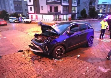 Samsun'da iki otomobil çarpıştı: 6 kişi yaralandı