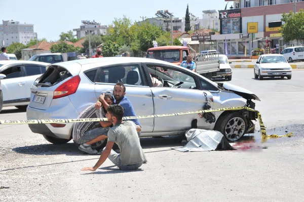 1629119328176.jpg Antalya'da feci kaza! Camdan fırlayan çocuk hayatını kaybetti - 1