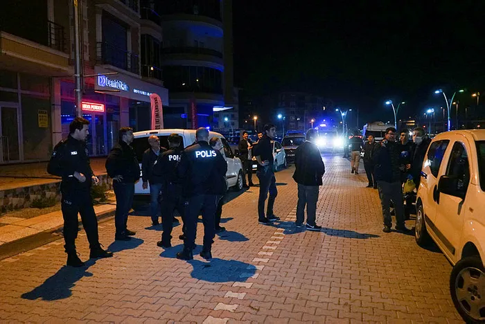 Balıkesir'de 'dur' ihtarına uymayan şüpheliler ateş açtı 2 asker yaralandı - 1