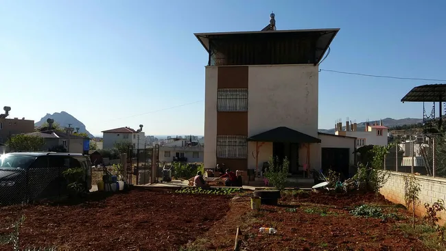 Adana’da eşinin çamaşır ipinde hurma kurutan girişimci tesis kuracak - 2