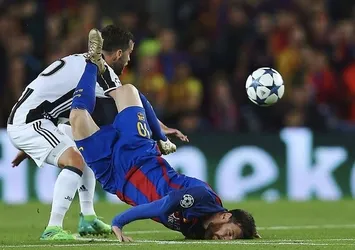 Az kalsın Messi'nin boynu kırılıyordu!