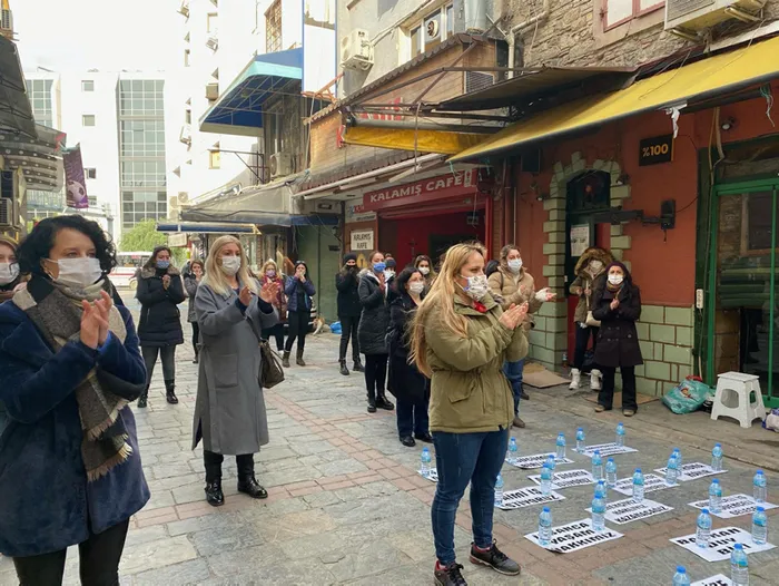 Eğitimcilerden İzmir Büyükşehir Belediye Başkanı Tunç Soyer’e karşı ’daimi iş’ eylemi