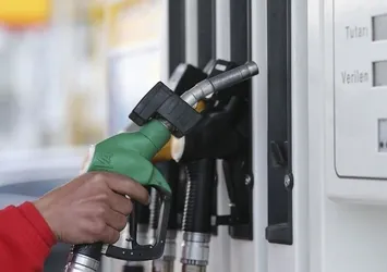 Benzin ve motorine zam geldi