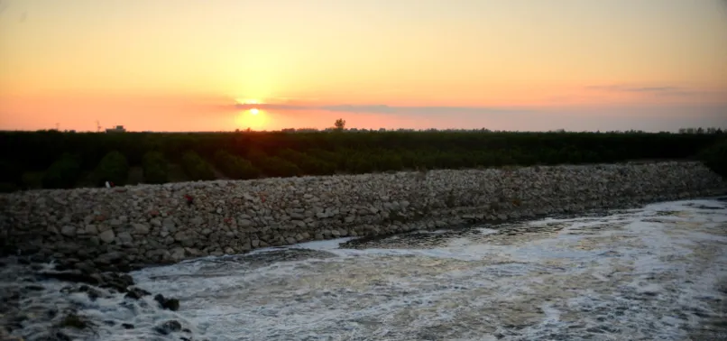 Adana'da endişelendiren görüntü! Ceyhan Nehri köpüklendi