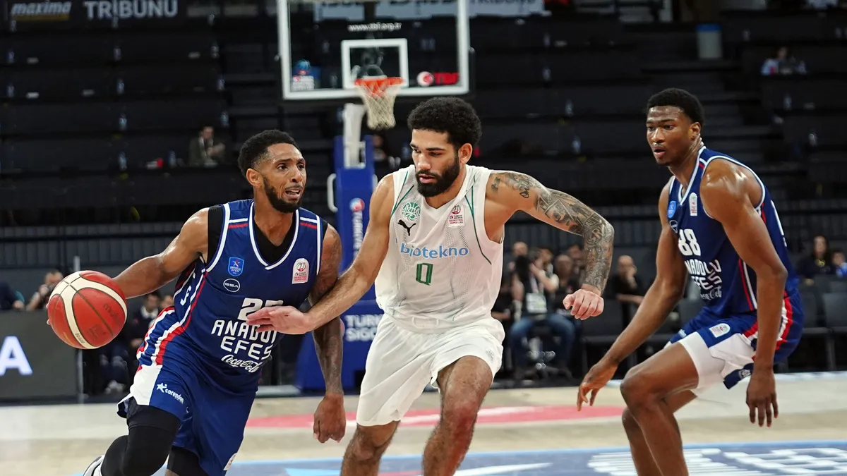 Anadolu Efes'ten 16 sayı farkla galibiyet! Biotekno Körfez Basket'i 93-77 yendi