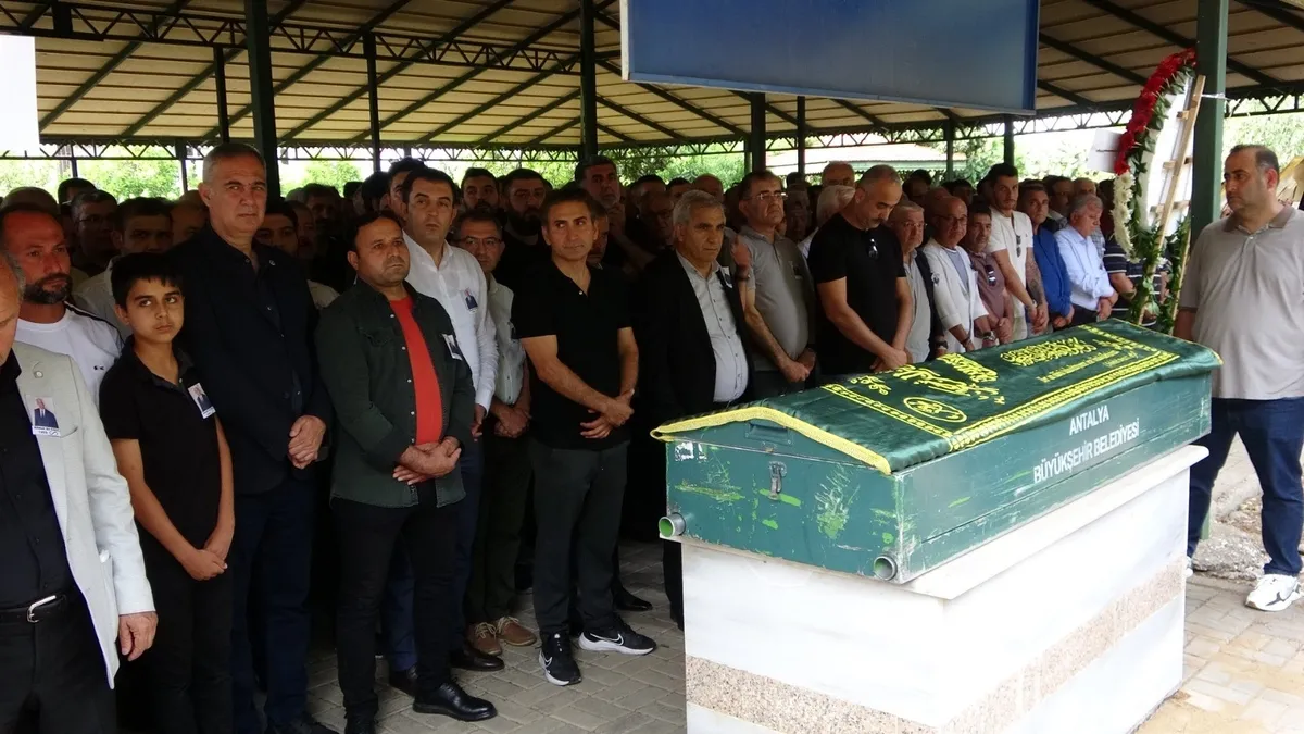 AK Parti Manavgat İlçe Başkanı Erol toprağa verildi