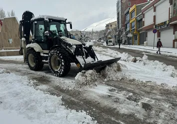Van’da kar yağışı: 78 yol ulaşıma kapandı