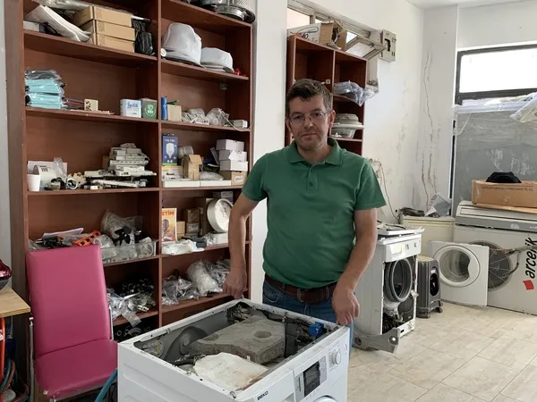 sakaryada-tamirciyi-korkutan-olay-camasir-makinesinden-cikti-1664013436511.jpg Sakarya’da tamirciyi korkutan olay! Çamaşır makinesinden çıktı - 3