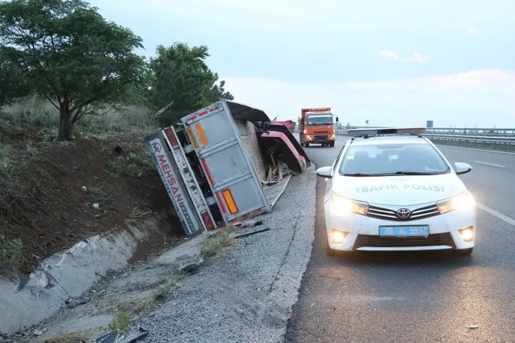 Denizli’de feci kaza! TIR ile yolcu otobüsü çarpıştı: Ölü ve yaralılar var