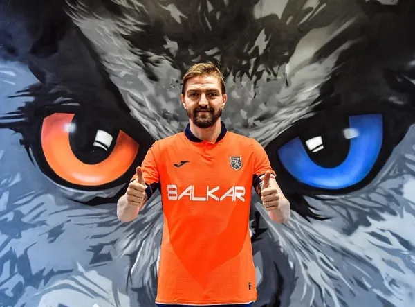 basaksehir-ile-caner-erkinin-yollari-ayrildi-1686758030070.jpg Başakşehir ile Caner Erkin'in yolları ayrıldı - 1