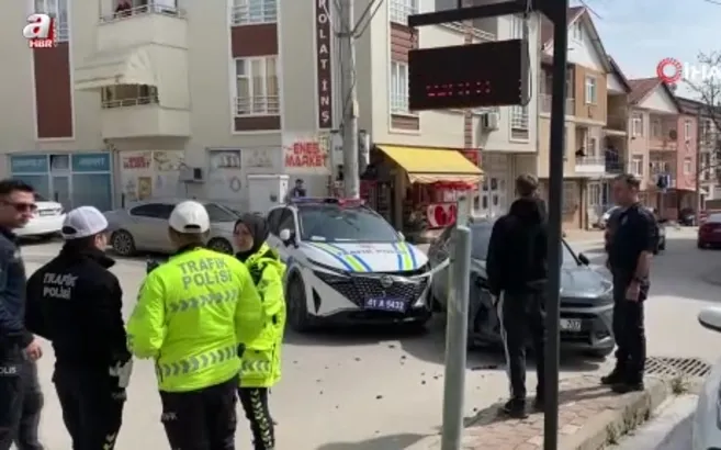Polis otosu ile otomobil çarpıştı
