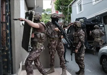 DEAŞ’lı teröristlere geçit yok! 2 bölgede operasyon: 9 tutuklama