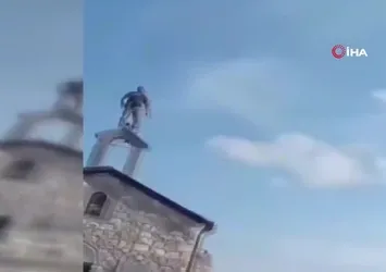 Azerbaycanlı asker kilisede ezan okudu!