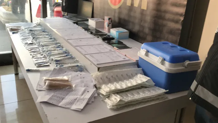 Sahte Covid-19 test raporu satan şebekeye ikinci dalga operasyon: Doktor kılığına giren 3 kişi yakalandı - 3