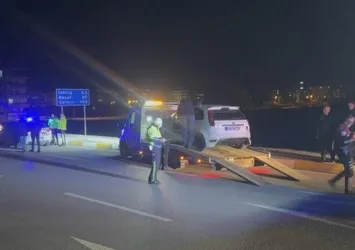 Polislerden kaçarken ekip otosuna çarptı