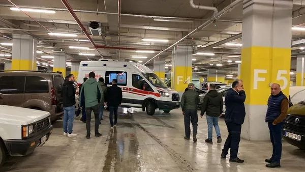 1673458184996.jpg Kocaeli’de kan donduran olay! Otoparkta boğazı kesik halde bulundu - 1