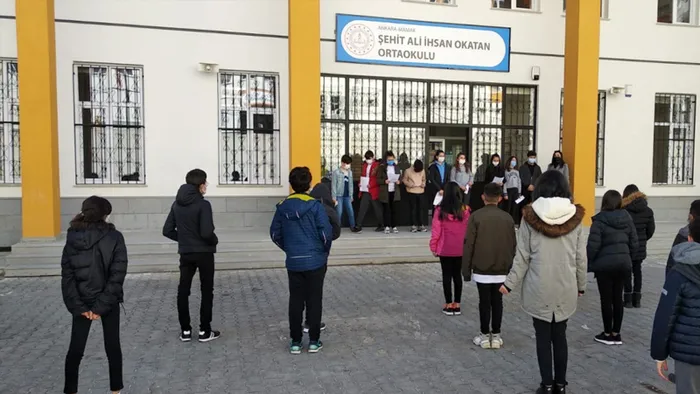 Son dakika: ’Alevi öğrencileri hedef aldı’ iddiası! MEB harekete geçti: O öğretmen görevinden uzaklaştırıldı