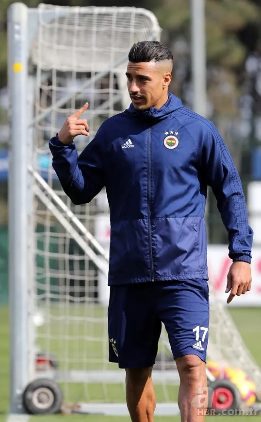 Fenerbahçe idmanında dikkat çeken detay! 17