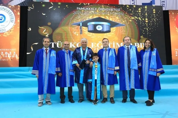 denizlide-okumanin-yasi-yok-dedirten-olay-67-yasinda-universiteden-mezun-oldu-1655877497305.jpg Denizli’de okumanın yaşı yok dedirten olay! 67 yaşında üniversiteden mezun oldu - 1