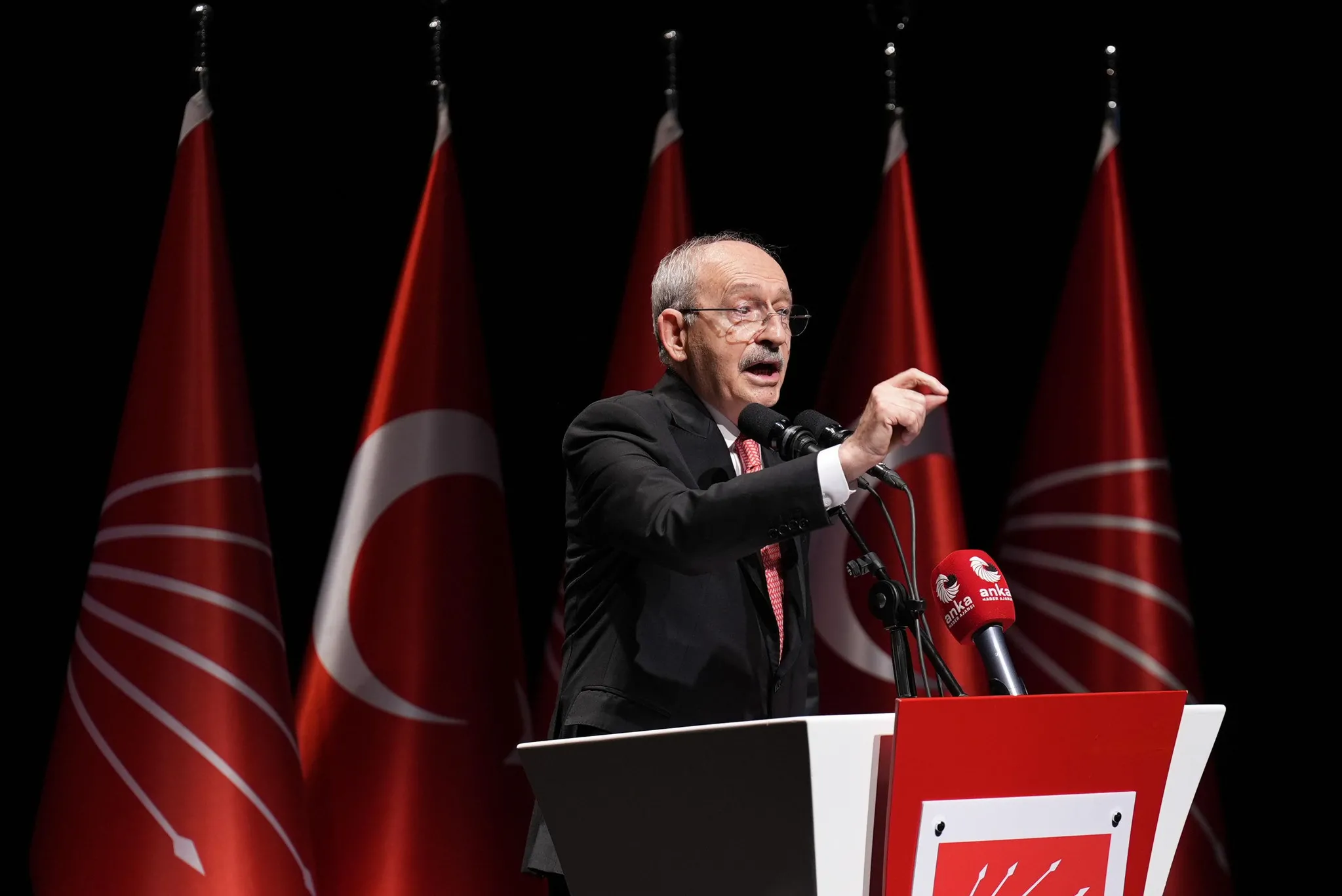 Eski CHP Genel Sekreteri Mehmet Sevigen'den Özgür Özel'e çağrı: Silivri prangasından kurtulmalı
