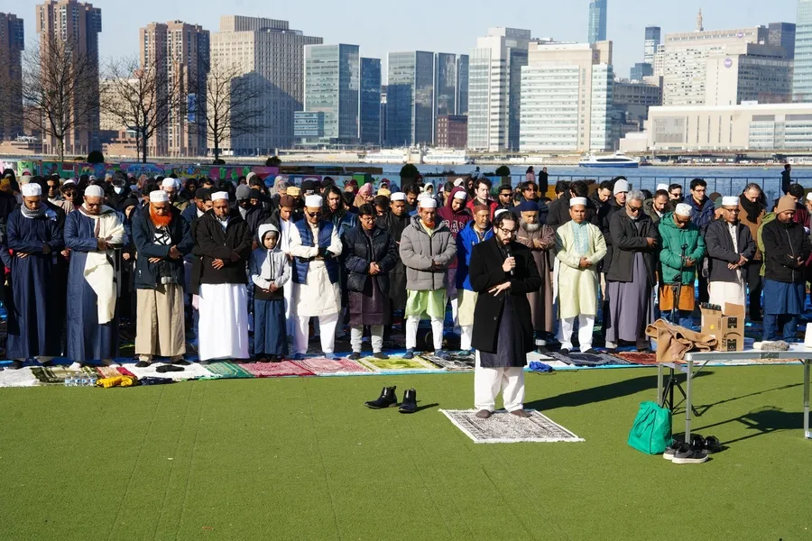 abd-sokaklarinda-ramazan-bayrami-coskusu-camiler-doldu-tasti-1774022571078.jpg ABD sokaklarında ramazan bayramı coşkusu! Camiler doldu taştı - 2