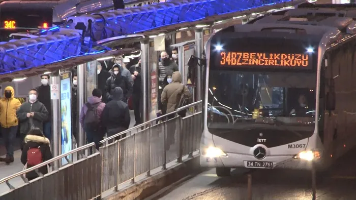Son dakika: 15 Temmuz Şehitler Köprüsü'nde trafik yoğunluğu! Kısıtlamanın ardından hareketlilik başladı - 2