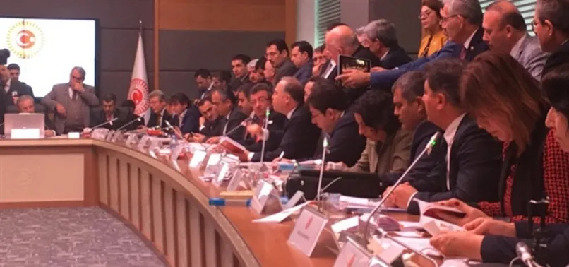 CHP'lilerden Anayasa Komisyonu'nda DHKP-C​ sloganı