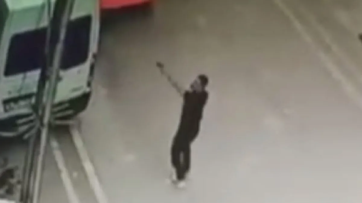 İstanbul Esenyurt’ta üzerine balkondan su dökülen adam kızıp evi kurşunladı