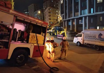 Şişli'de yol çalışması sırasında doğal gaz ve su borusu patladı
