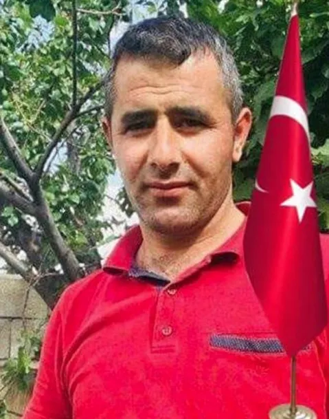 kendi-maskesini-cocuklara-takan-itfaiyeci-yogun-bakimda-afgan-aile-vana-sevk-edildi-1642503861763.jpg Kendi maskesini çocuklara takan itfaiyeci yoğun bakımda: Afgan aile Van’a sevk edildi - 4